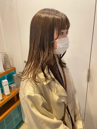 セミロング カラー MIOベージュカラー 柔らかいカラーのヘアスタイル