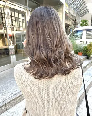 ミディアム 井上 亜海のヘアスタイル