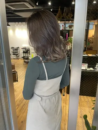 ミディアム カラー ARCANAブリーチ レイヤーカット/原宿のヘアスタイル