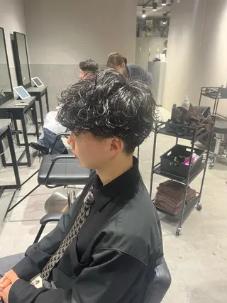 ショート カラー パーマ メンズ 【シャドウパーマ センターパート】義心のヘアスタイル