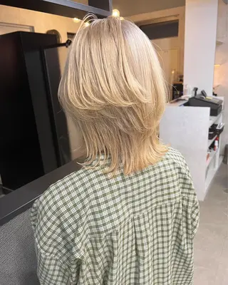 ミディアム ブリーチ/ウルフ ハッシュカット/石山のヘアスタイル