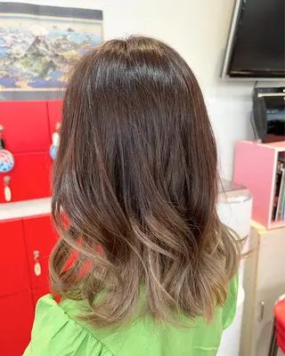 カラー まさき✂︎ブリーチ／ デザインカラーのヘアスタイル