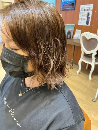 セミロング 岡本 真実のヘアスタイル