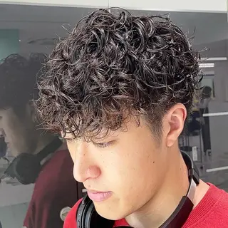 ショート パーマ ヘアアレンジ メンズ 艶カラー の達人のヘアスタイル