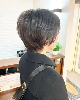 ショート トモタニ ミオのヘアスタイル