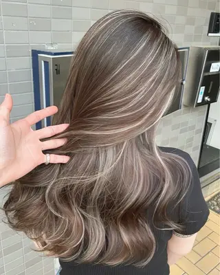 セミロング カラー ✨レイヤーカット 海外ヘア/原宿✨のヘアスタイル