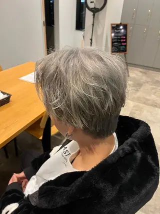 カラー 亀井 菜々花のヘアスタイル