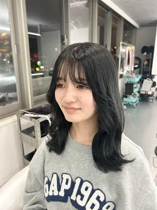 セミロング あやめ🪽 オリーブ/ハイトーンのヘアスタイル