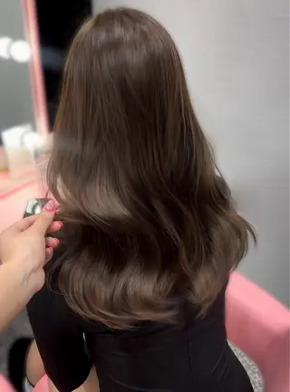 ロング カラー 𝑴𝑶𝑲𝑨渋谷 トレンド韓国ヘア🩷のヘアスタイル