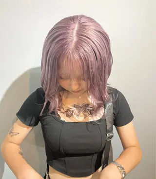 セミロング 綾乃／デザインカラー ／ハイトーン／ボブのヘアスタイル