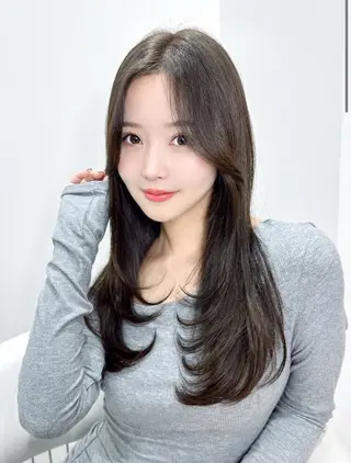 ロング カラー 髙木 由支奈のヘアスタイル