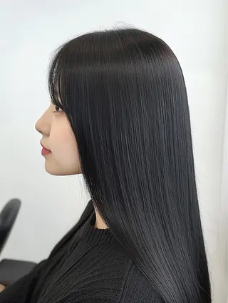 セミロング 艶髪デザイナー ユウタ｜髪質改善特化のヘアスタイル