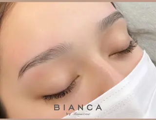 アイブロウ Bianca KAGARAのネイルデザイン