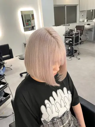 ショート カラー 大阪ケアブリーチ/ ミルクティーベージュのヘアスタイル