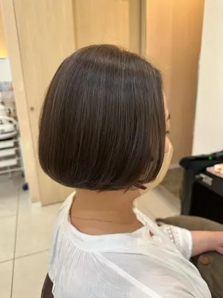 ショート カラー 内田温子大人女性 ハイライト、ボブのヘアスタイル