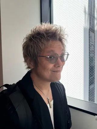 ショート ハイトーン/レイヤー SHUNのヘアスタイル