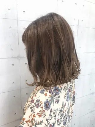 ミディアム カラー 高木 麻知子のヘアスタイル