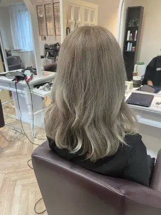 ロング カラー 個室サロンLOUIMADNA栄店所属・髪質改善美容師 個室サロン白金厚哉のヘアスタイル