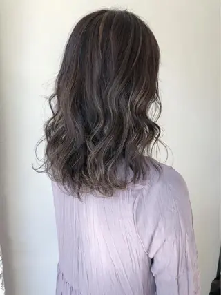 ミディアム カラー 安藤 佑衣のヘアスタイル