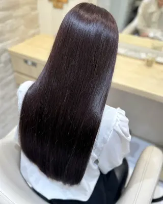 ロング 🖤デザインカラー ︎🤍ERINAのヘアスタイル