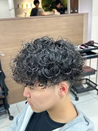 ショート パーマ メンズ フェザーパーマ職人 🪶ryosukeのヘアスタイル