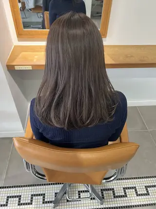 セミロング こだわりのレイヤー /透明感カラーのヘアスタイル