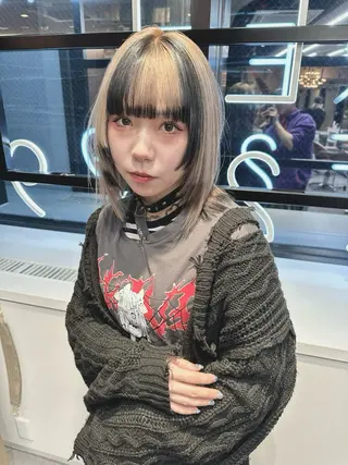 セミロング カラー ウルフとハイトーン みっちー✂️のヘアスタイル