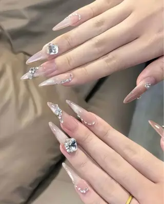 ネイル T. Leeのネイルデザイン