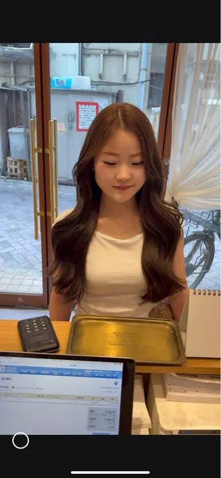 ロング カラー 西本 楓華のヘアスタイル