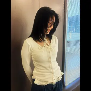 ミディアム 彩名/透明感カラー/ レイヤーカットのヘアスタイル