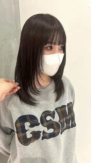 ミディアム Ann/ベージュ /ミルクティーのヘアスタイル