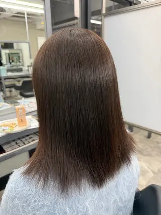 セミロング 暖色カラー得意🔥 栗俣嵐のヘアスタイル