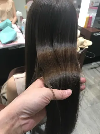 ロング カラー ウルフカット／吉村 桃子のヘアスタイル