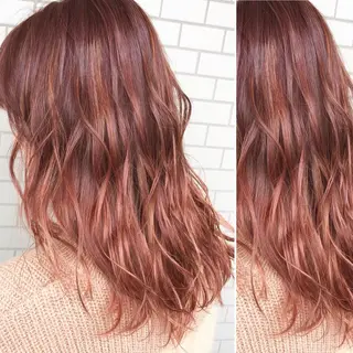 ミディアム カラー JuNブリーチに 縮毛矯正するプロのヘアスタイル