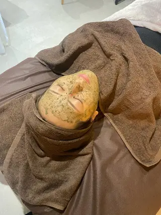 ハーブピーリング/韓国肌管理/フェイシャル/毛穴洗浄/眉毛/顔脱毛【糸脱毛専門】rev所属・ハーブピーリング🌹 毛穴洗浄❤️眉waxのエステ・リラクイメージ