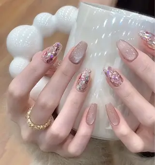 ネイル pink ladyサロン所属・べ にのネイルデザイン