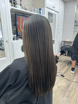 ロング クイックカットプログレ所属・saki サキのヘアスタイル