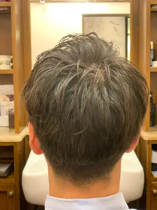 ミディアム HIRO銀座　バーバーショップ丸の内所属・ヒロ銀座 林のヘアスタイル