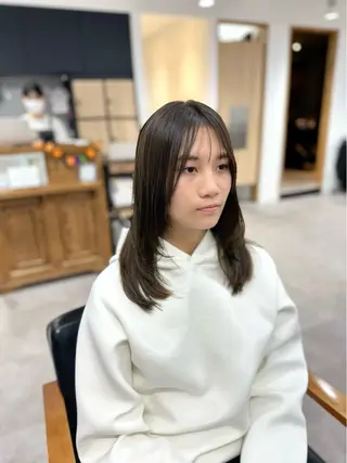 ミディアム カラー パーマ ヘアアレンジ メンズ キッズ レイヤーカット 🌿透け感カラーのヘアスタイル