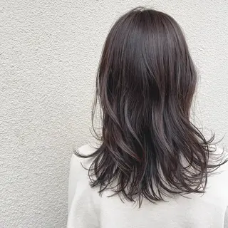 ミディアム 鈴木 綾乃のヘアスタイル