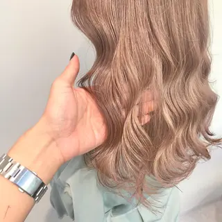 セミロング カラー 🩵ハイトーン 美咲🩵のヘアスタイル