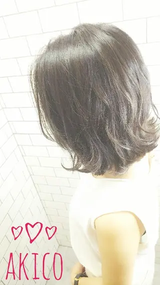 ミディアム カラー LUXBE GALLERY なんば駅前店所属・ラックスビーギャラリ ー AKICOのヘアスタイル