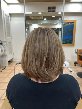 ミディアム カラー plaatje所属・山本 百桜のヘアスタイル