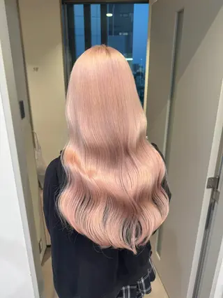ロング ハイトーン/ピンク カラー/めい🎀のヘアスタイル