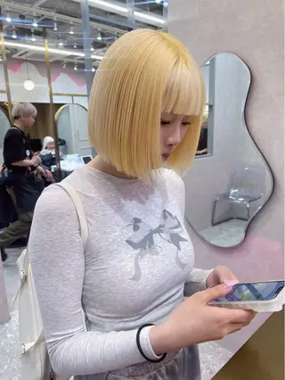 ミディアム karin ボブハイトーンのヘアスタイル