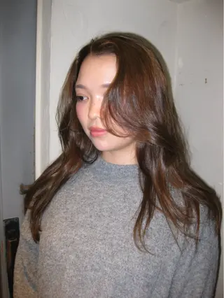 ミディアム カラー 今井 香奈恵のヘアスタイル