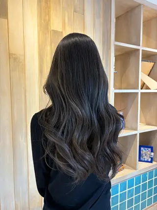 ロング 艶髪カラー/ 峯崎響乃のヘアスタイル