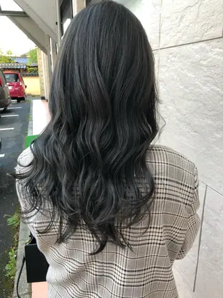 カラー toiro所属・塩澤 悠希のヘアスタイル