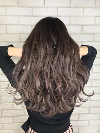 カラー she2.shinjuku所属・takumi Hのヘアスタイル