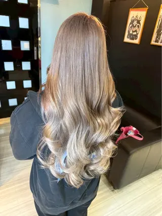 ロング Rlino所属・ﾊｲﾗｲﾄ/ﾚｲﾔｰ ｶｯﾄ/大嶽謙のヘアスタイル